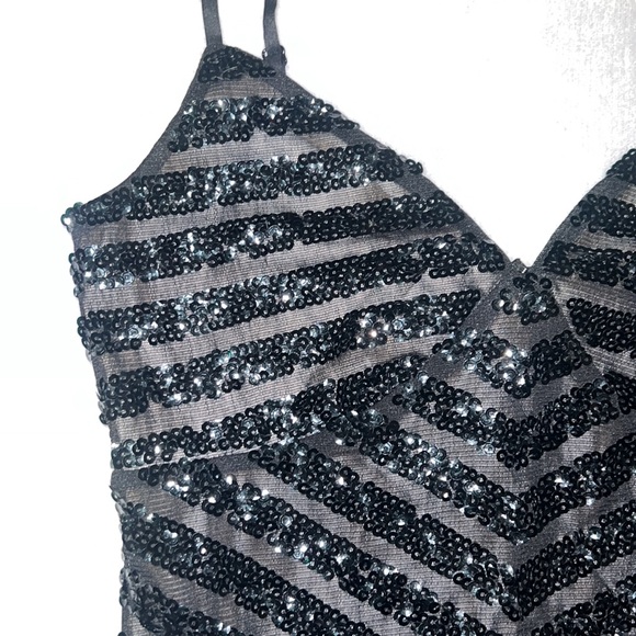 Express black sequins mesh overlay nude bodycon dress - Picture 3 of 6